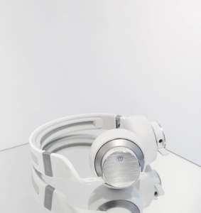 advantages of custom clothing and accessories